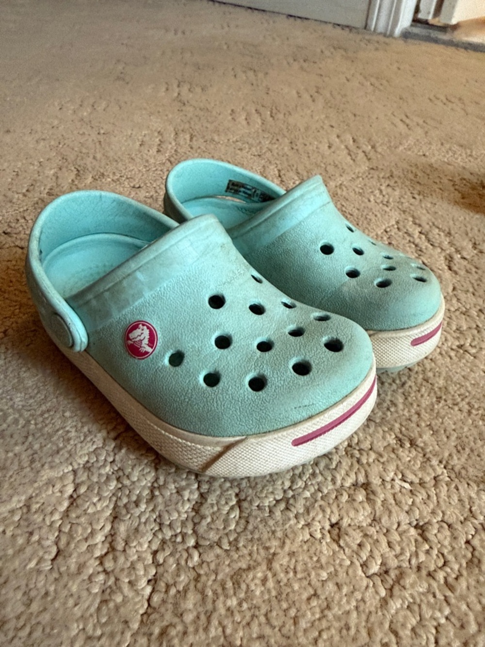 CROCS toddler Clog in Mint Aqua with Pink Accent size 4/5